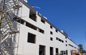 Montaż konstrukcji stalowej oraz elewacji z płyt warstwowych - INTERFIBER, Lipka k/ Warszawy