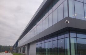 Montażu elewacji oraz pokrycie dachu w Philips-Medisize w Siemianowichach Śląskich